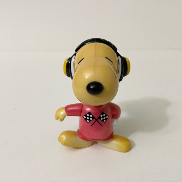 Snoopy World Tour Macau Figure Toy - Picture 2 of 11